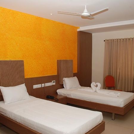 Hotel Pla Amrith Inn Tiruchirappalli Екстер'єр фото