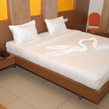 Hotel Pla Amrith Inn Tiruchirappalli Екстер'єр фото