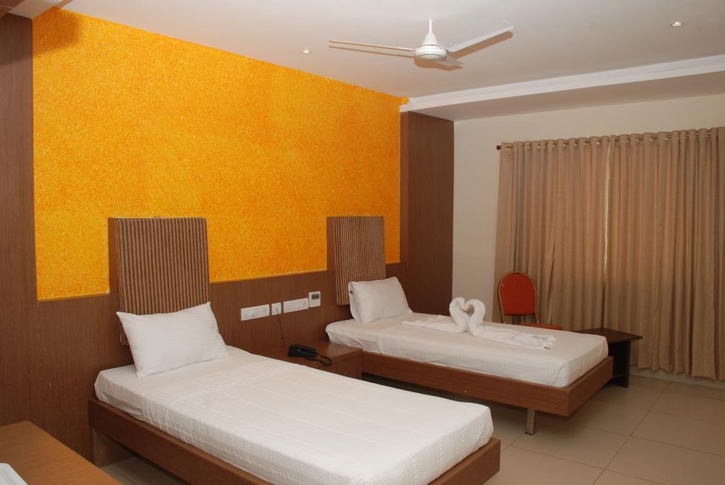 Hotel Pla Amrith Inn Tiruchirappalli Екстер'єр фото