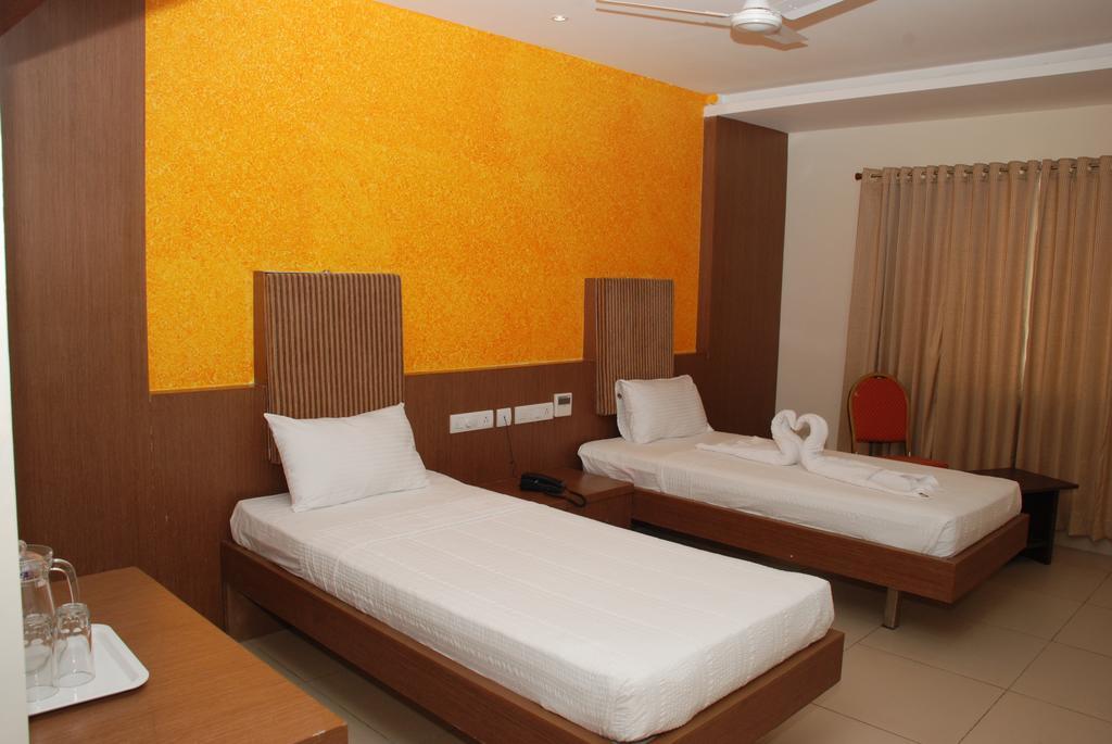 Hotel Pla Amrith Inn Tiruchirappalli Екстер'єр фото