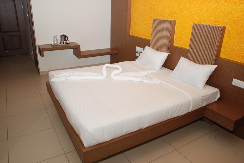 Hotel Pla Amrith Inn Tiruchirappalli Екстер'єр фото