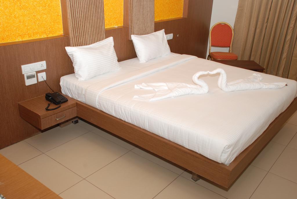 Hotel Pla Amrith Inn Tiruchirappalli Екстер'єр фото