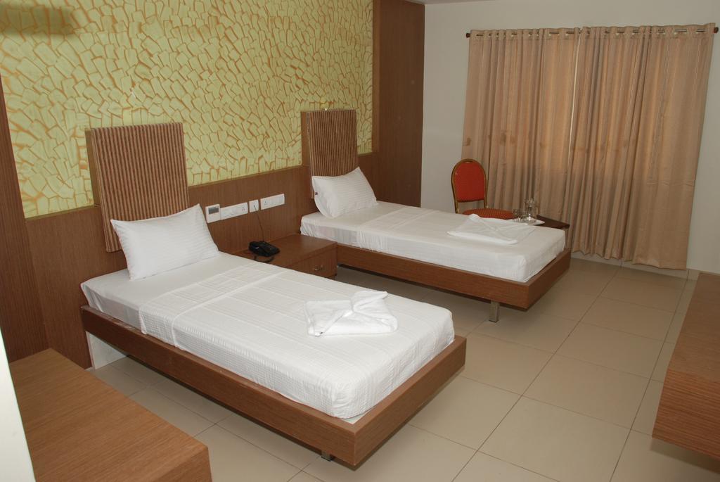 Hotel Pla Amrith Inn Tiruchirappalli Екстер'єр фото