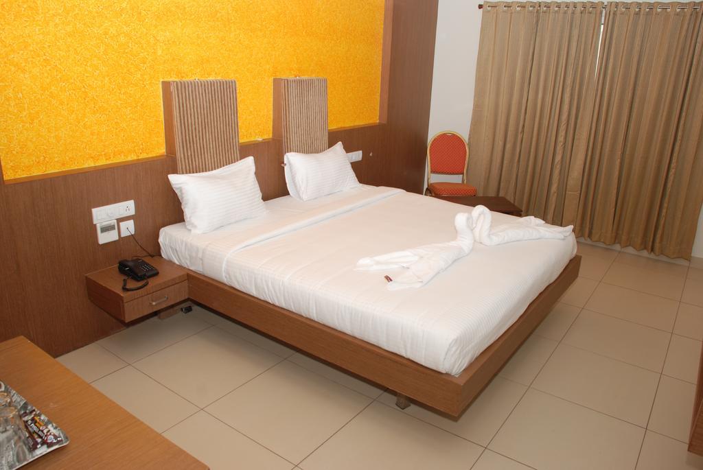 Hotel Pla Amrith Inn Tiruchirappalli Екстер'єр фото