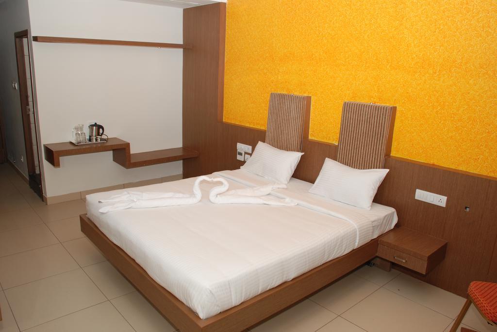 Hotel Pla Amrith Inn Tiruchirappalli Екстер'єр фото
