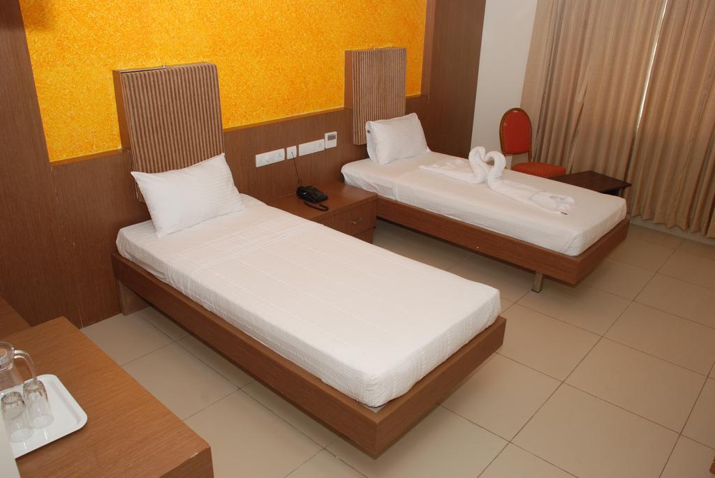Hotel Pla Amrith Inn Tiruchirappalli Екстер'єр фото