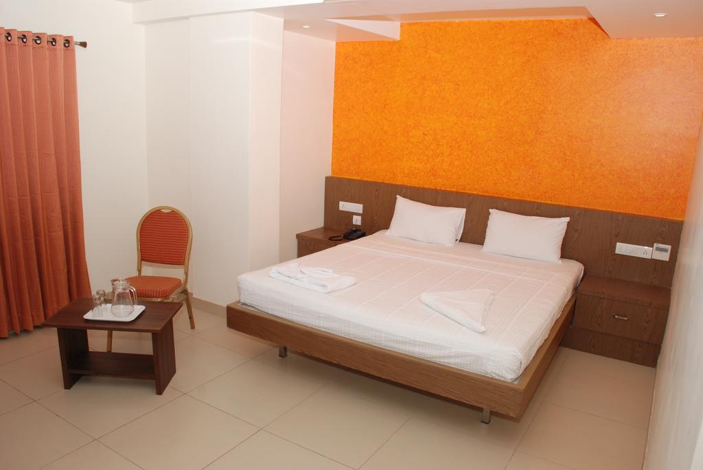 Hotel Pla Amrith Inn Tiruchirappalli Екстер'єр фото