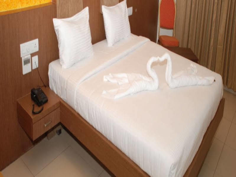 Hotel Pla Amrith Inn Tiruchirappalli Екстер'єр фото